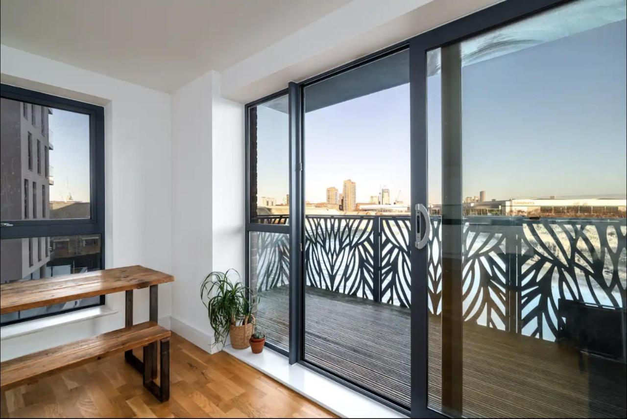 Stunning Riverside View Apartment, Near Canary Wharf & O2 ลอนดอน ภายนอก รูปภาพ