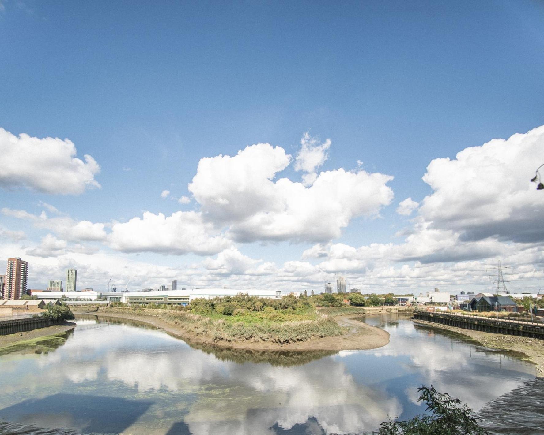 Stunning Riverside View Apartment, Near Canary Wharf & O2 ลอนดอน ภายนอก รูปภาพ