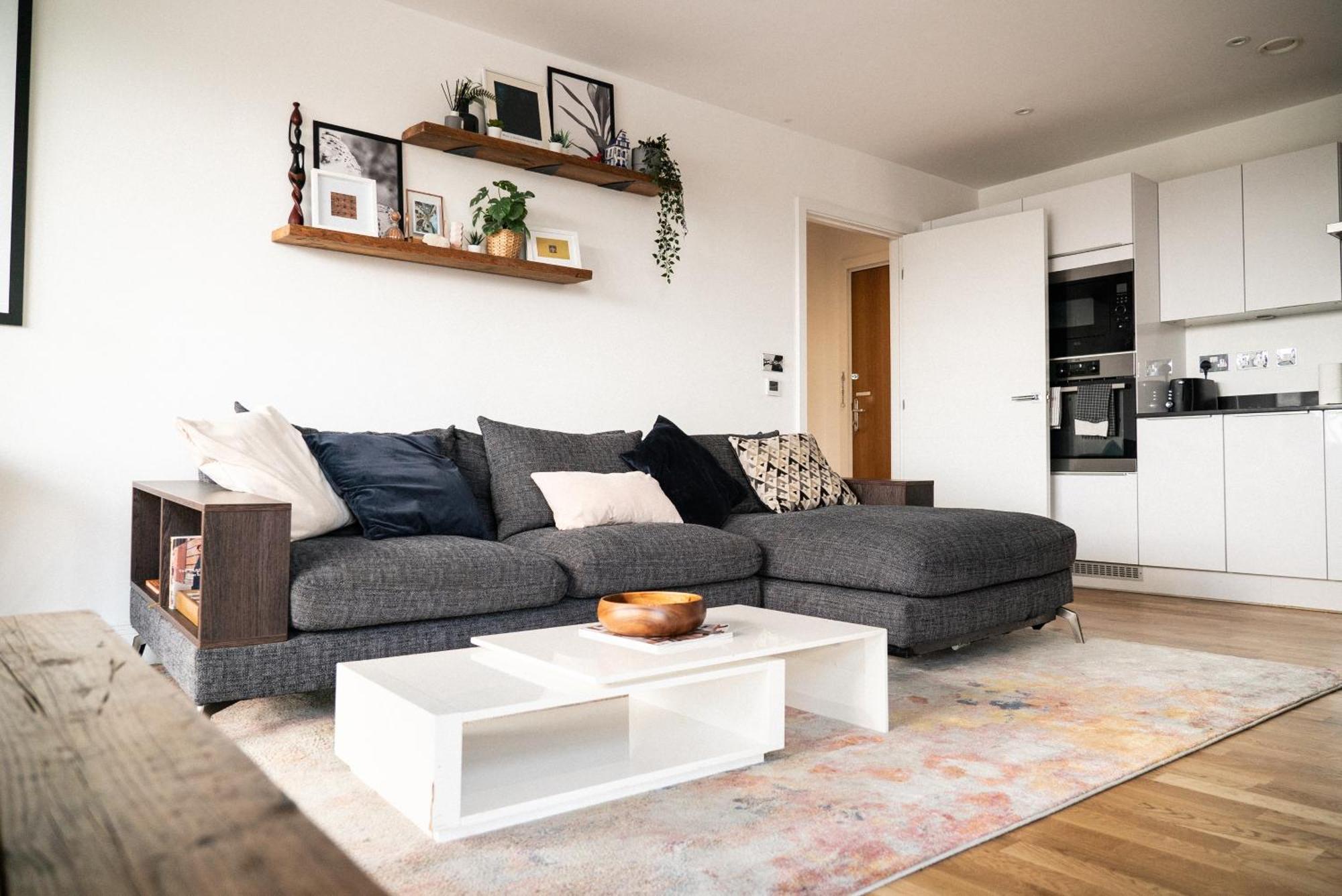 Stunning Riverside View Apartment, Near Canary Wharf & O2 ลอนดอน ภายนอก รูปภาพ