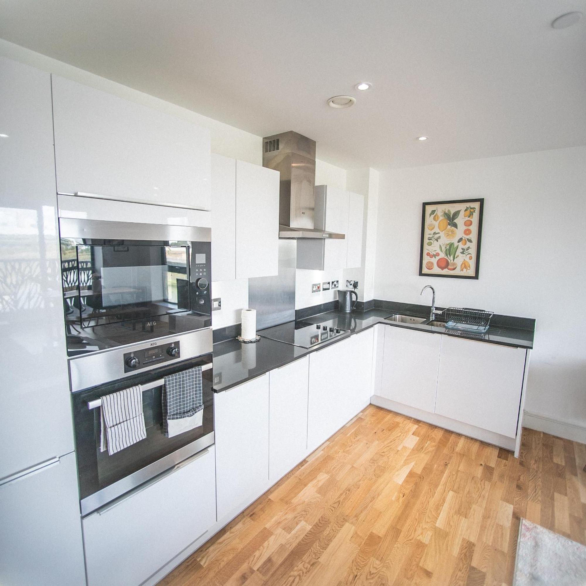 Stunning Riverside View Apartment, Near Canary Wharf & O2 ลอนดอน ภายนอก รูปภาพ