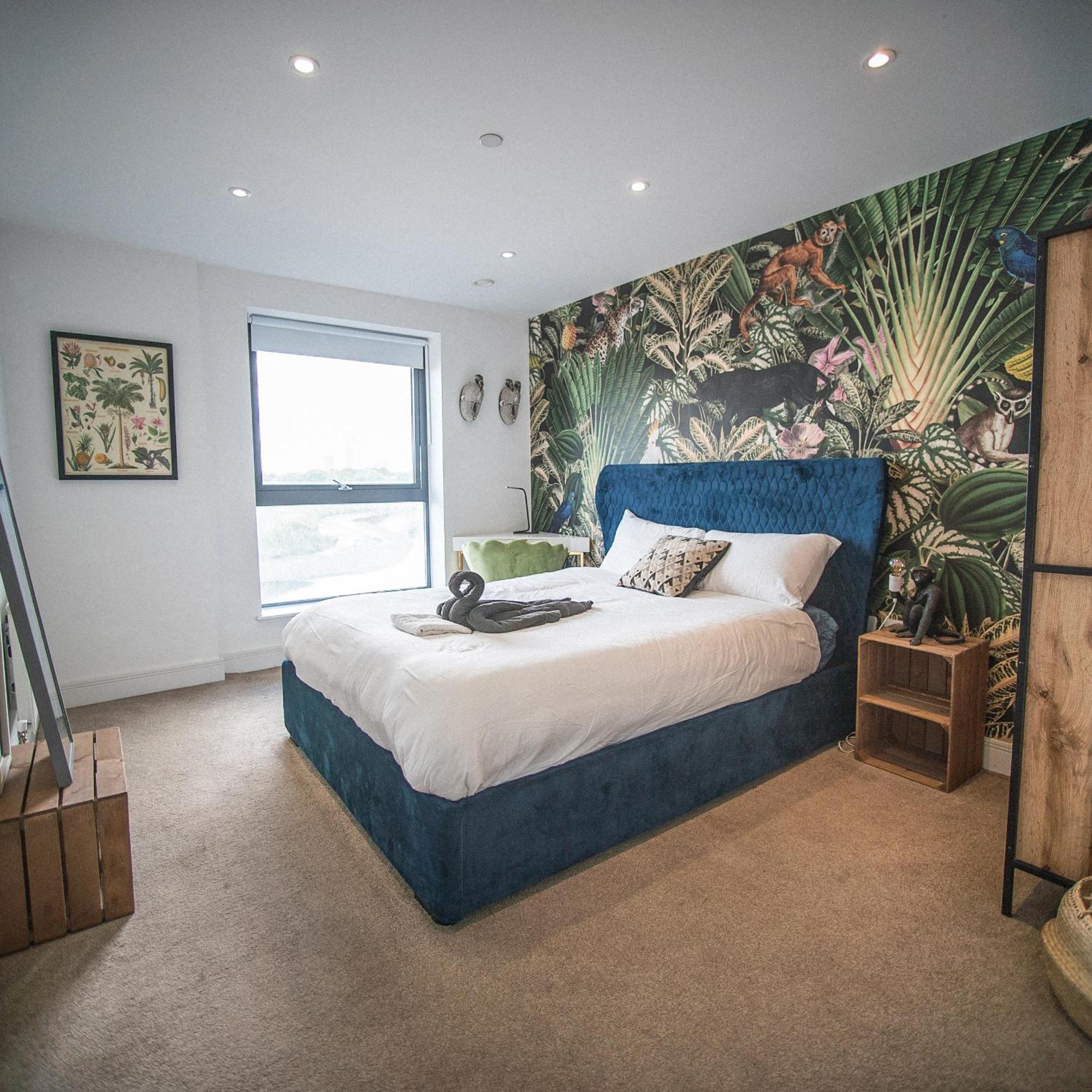 Stunning Riverside View Apartment, Near Canary Wharf & O2 ลอนดอน ภายนอก รูปภาพ